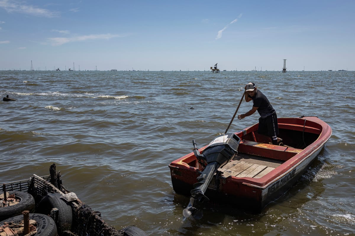 Pescadores en pérdida: derrames en el Zulia dañan redes de hasta US$ 4.000