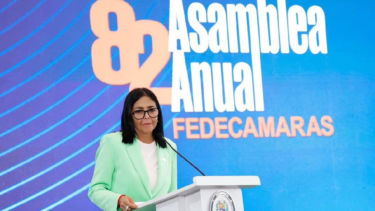 Sin dólar oficial: Delcy Rodríguez descarta dolarizar y apuesta por el bolívar
