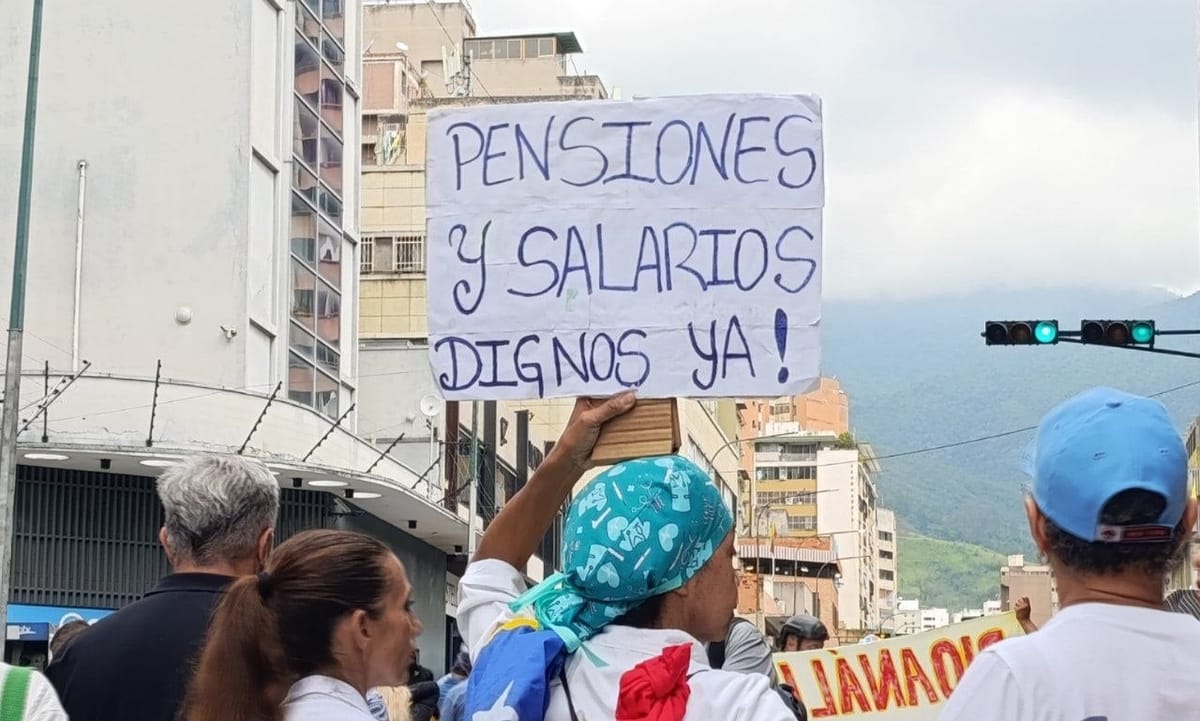 Aguinaldos en disputa: gremios públicos exigen entre US$ 300 y US$ 960